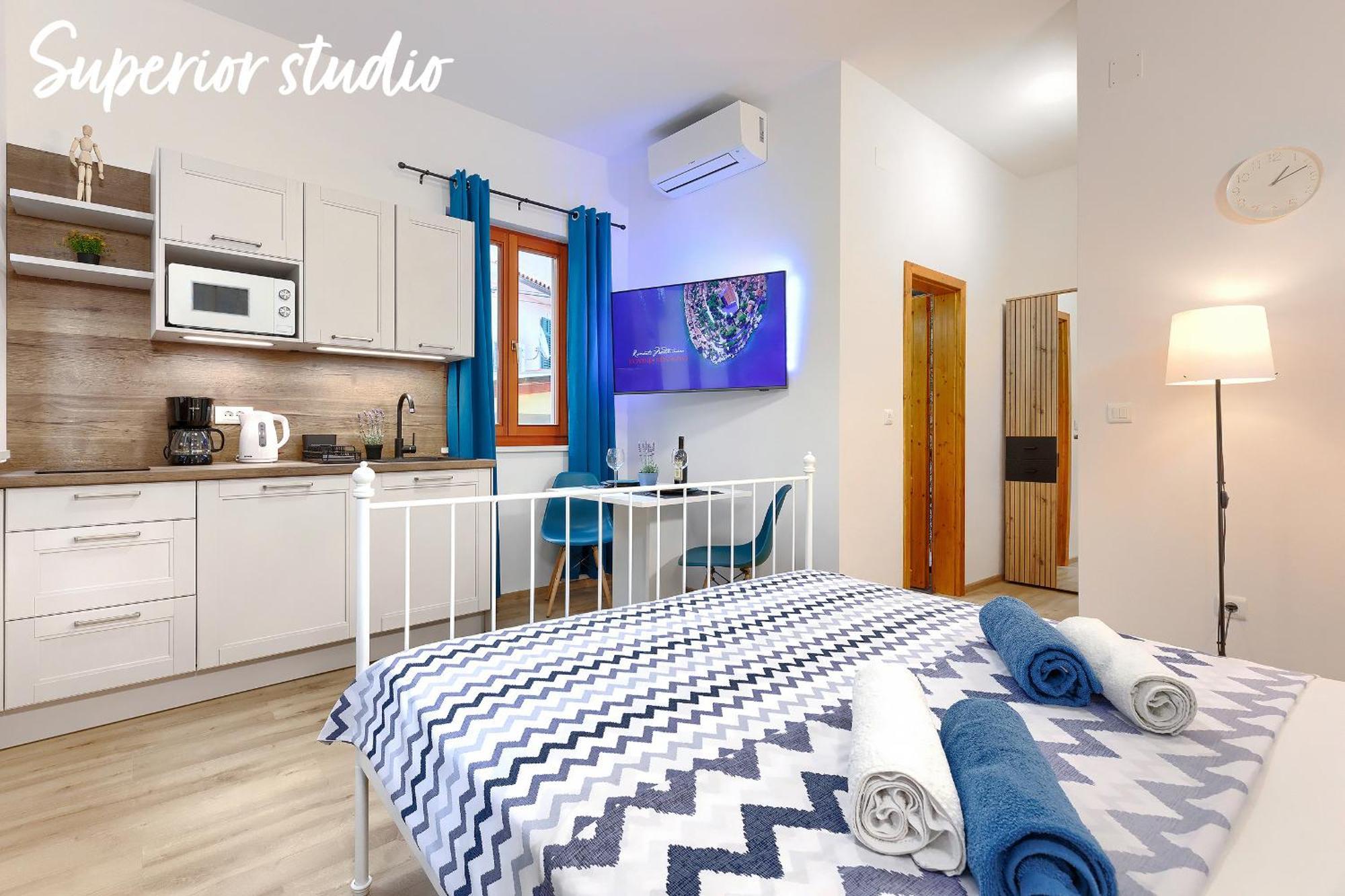Studios Notte Sul Porto Rovinj Exteriör bild