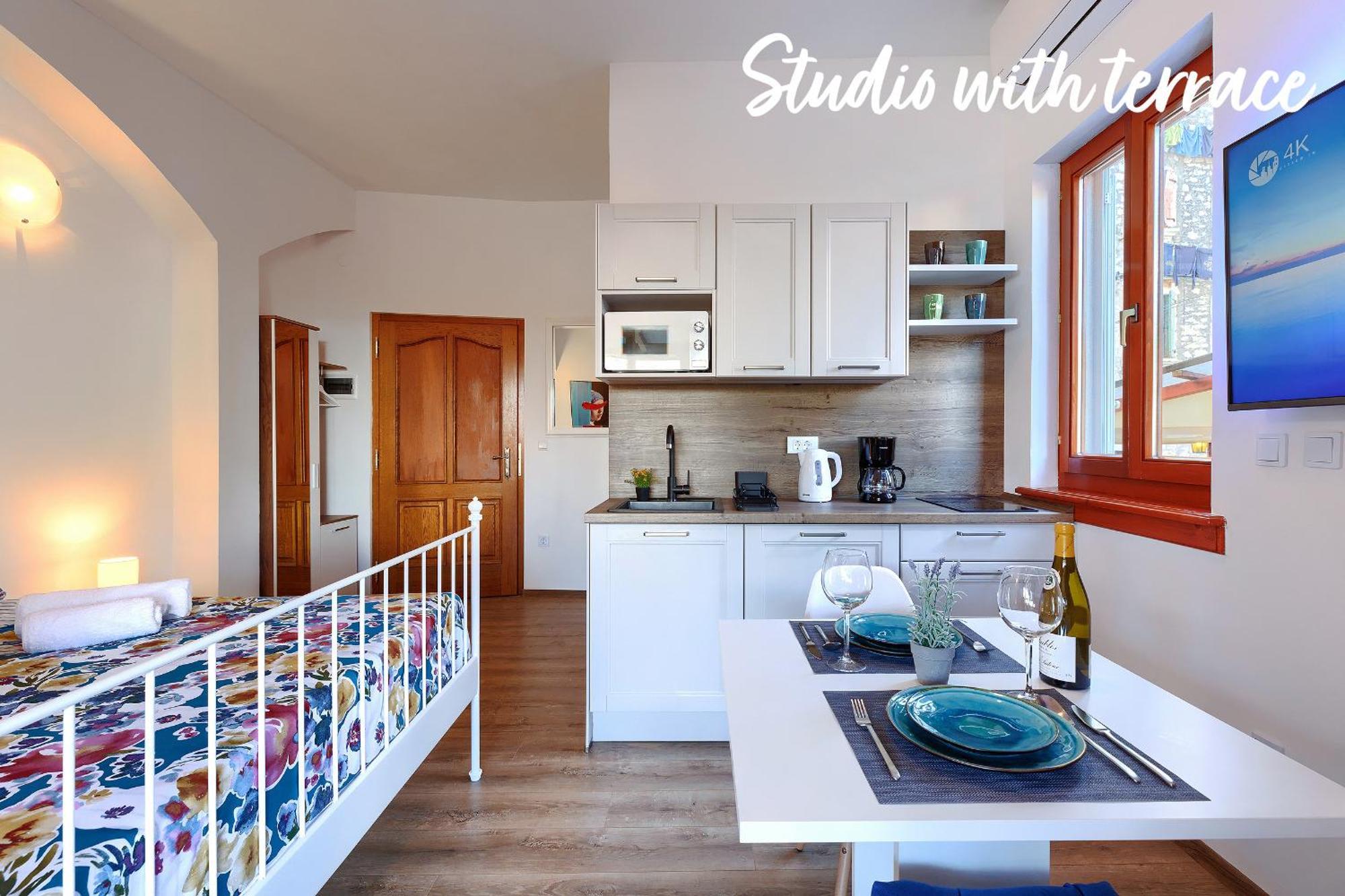 Studios Notte Sul Porto Rovinj Exteriör bild