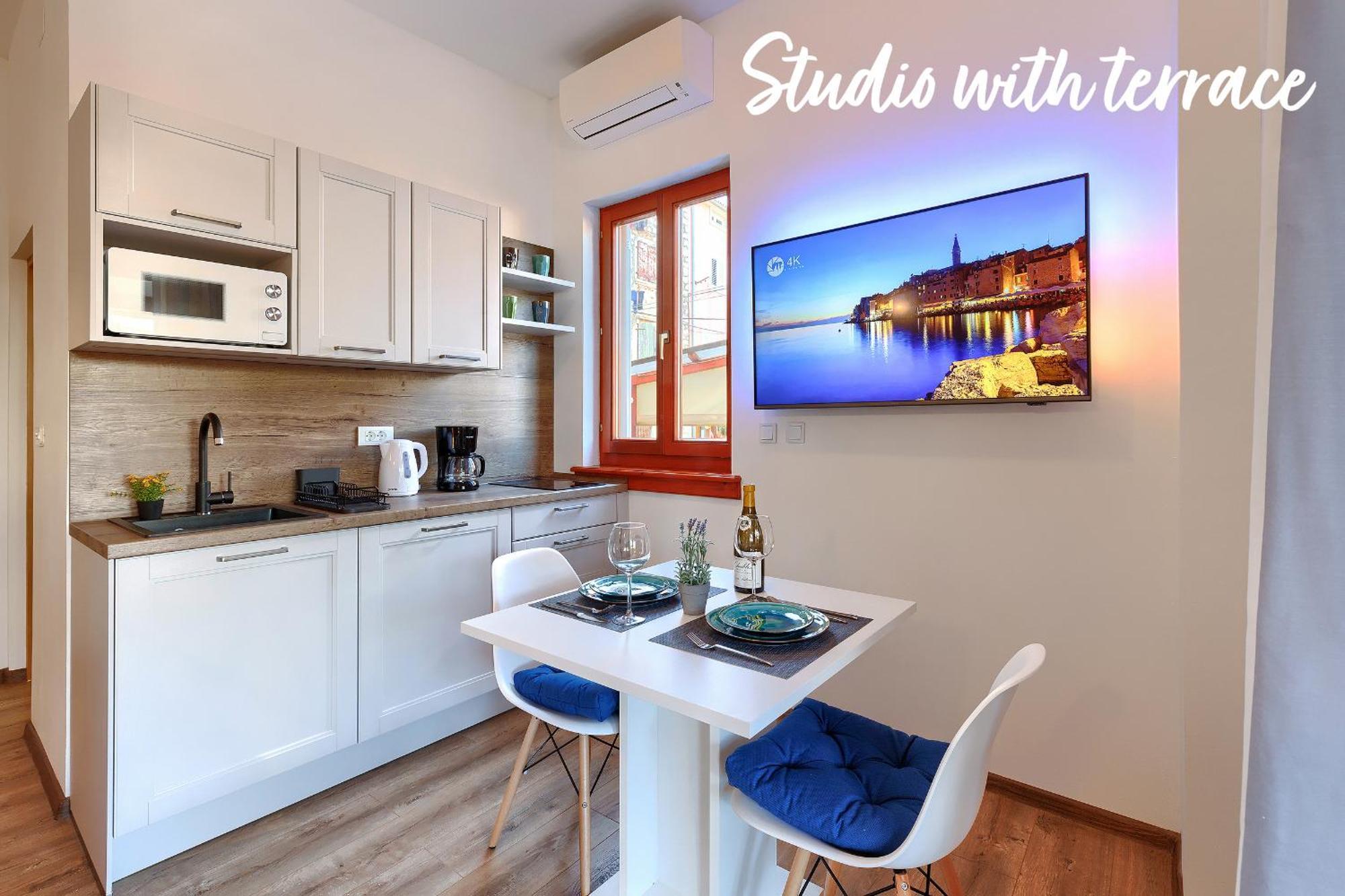 Studios Notte Sul Porto Rovinj Exteriör bild