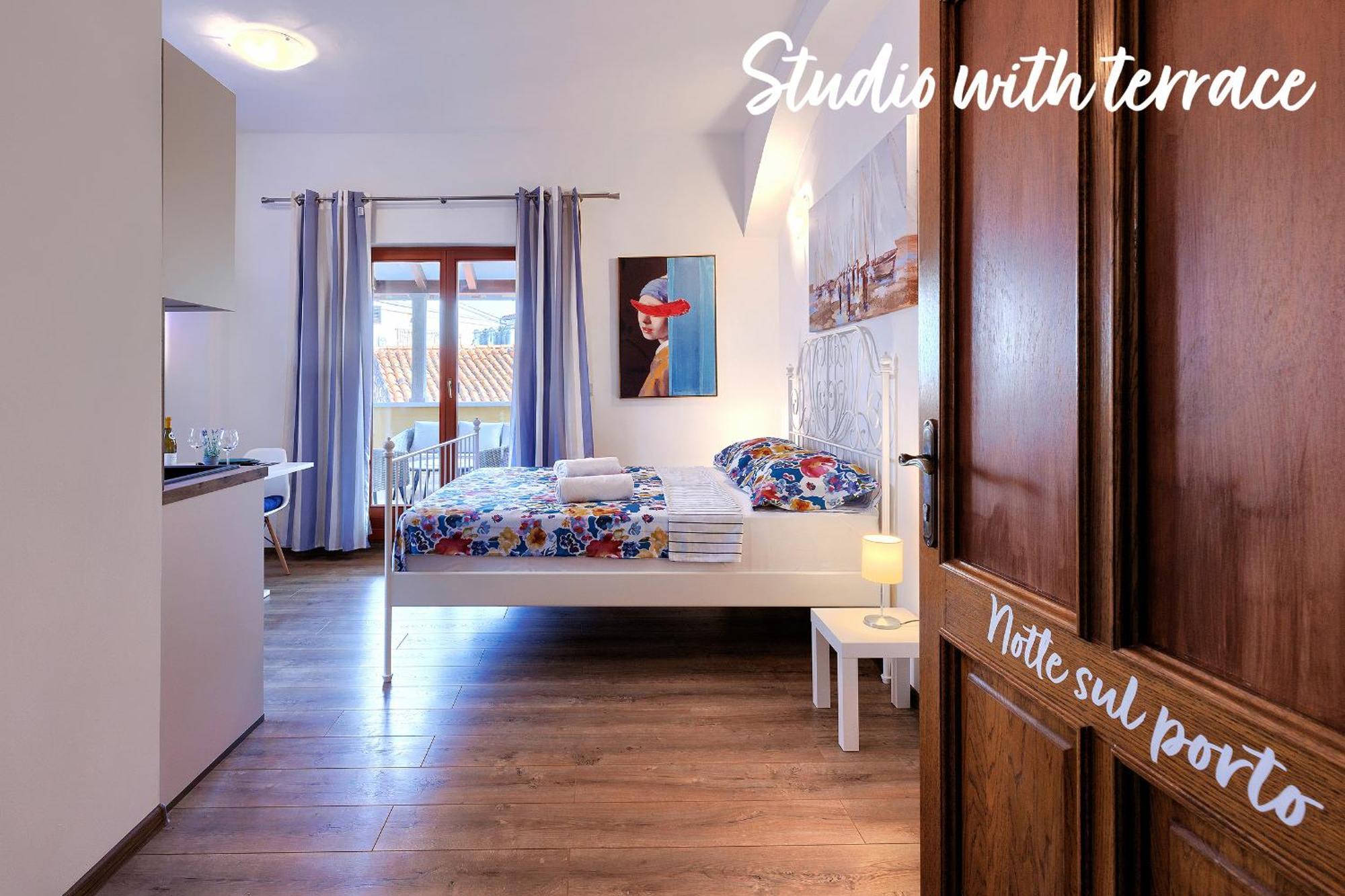 Studios Notte Sul Porto Rovinj Exteriör bild