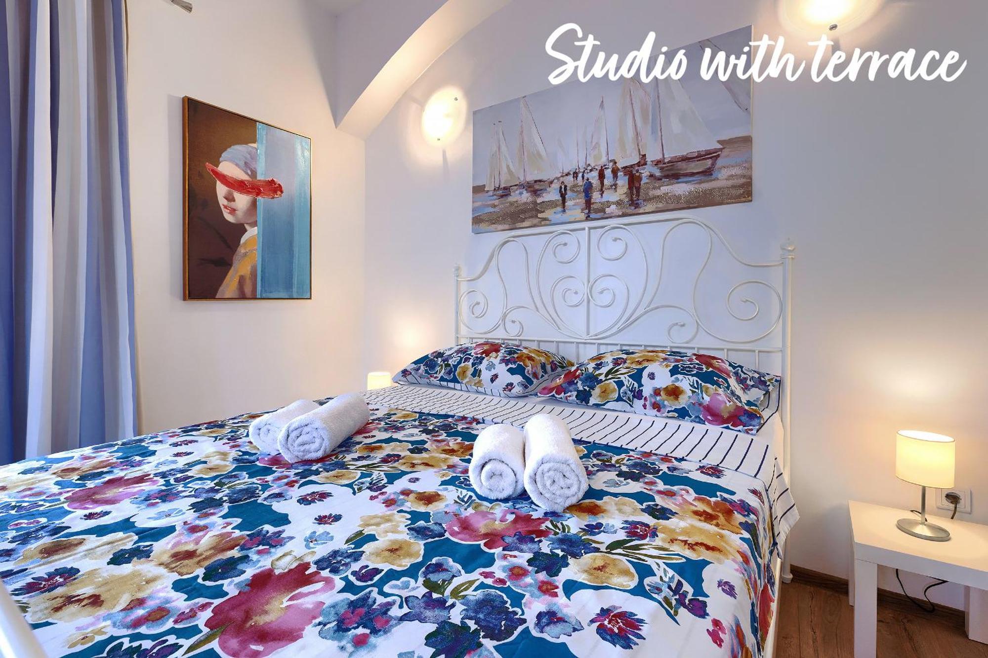 Studios Notte Sul Porto Rovinj Exteriör bild