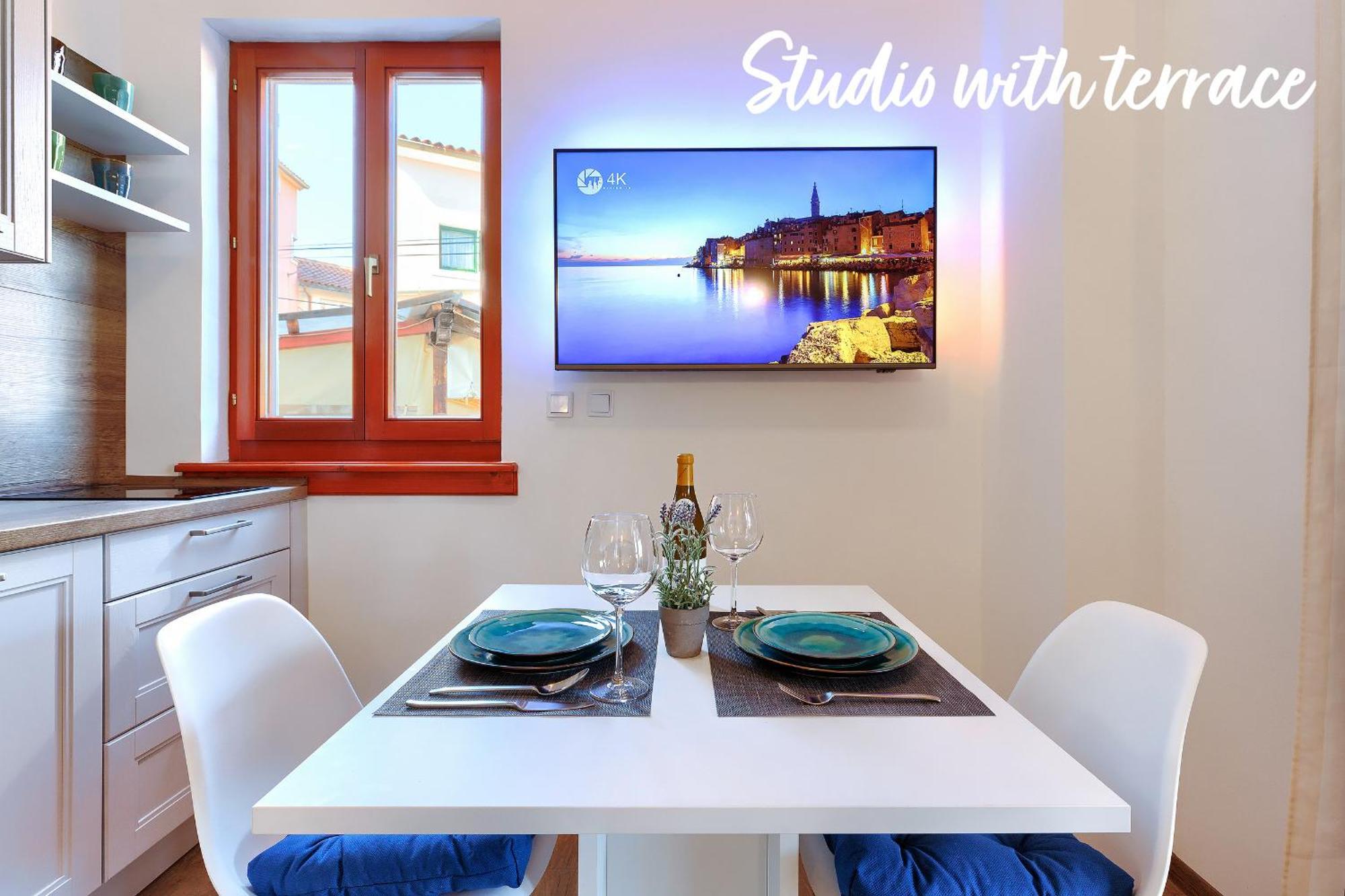 Studios Notte Sul Porto Rovinj Exteriör bild