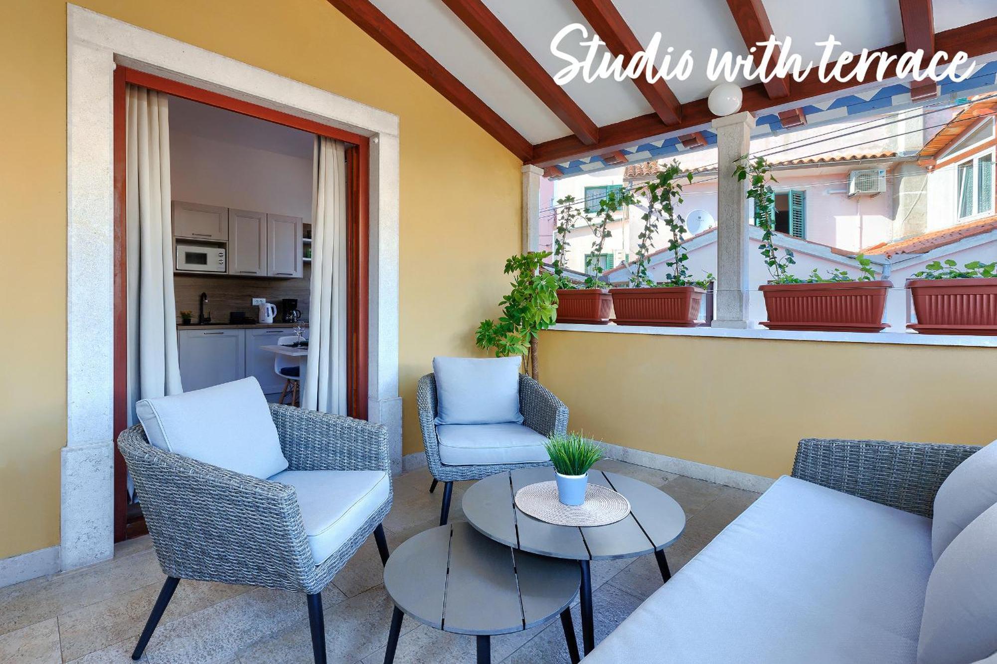 Studios Notte Sul Porto Rovinj Exteriör bild