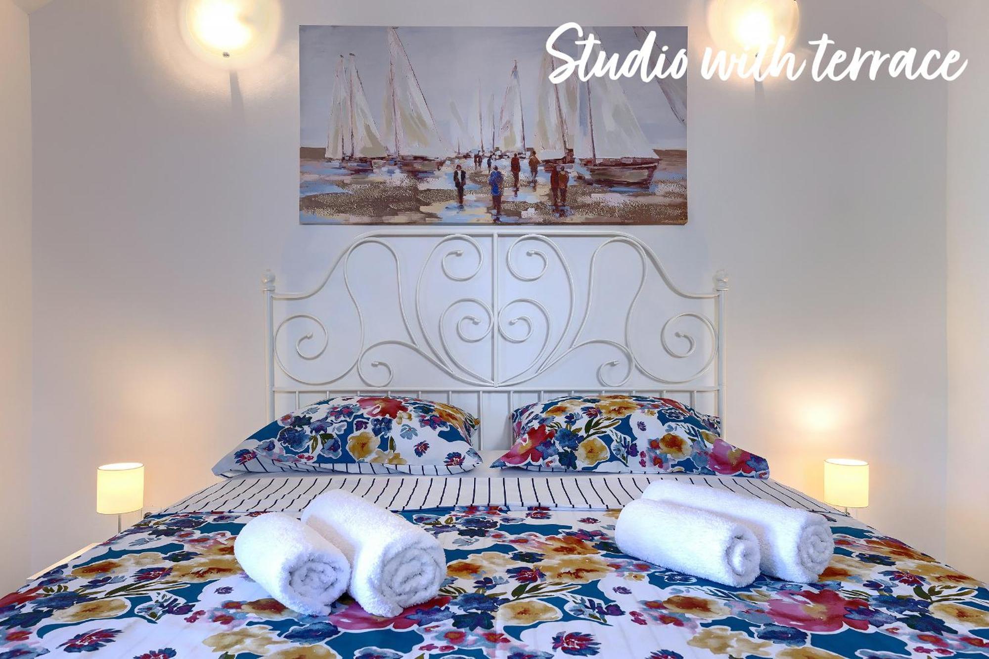Studios Notte Sul Porto Rovinj Exteriör bild